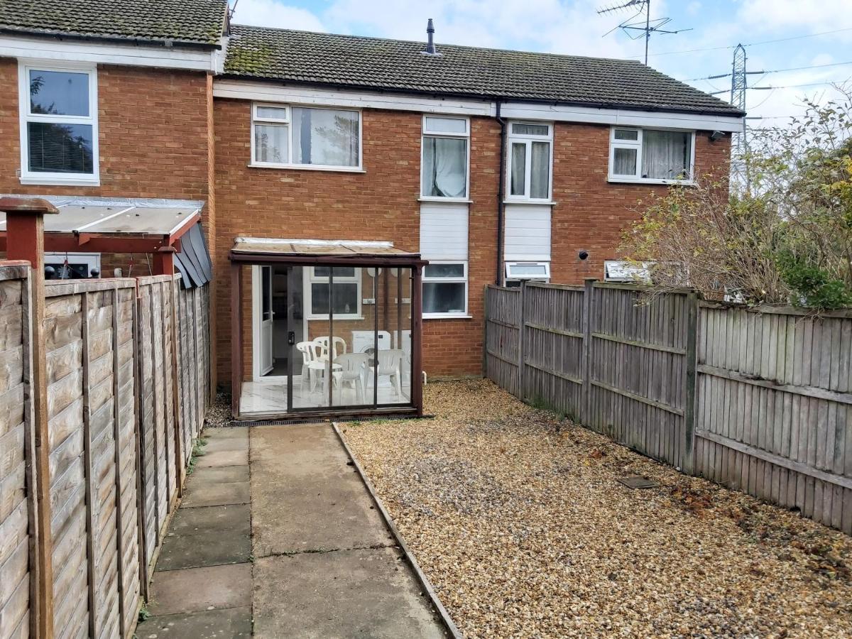 52 Fenwick Road, Houghton Regis, Dunstable Apartment Bagian luar foto